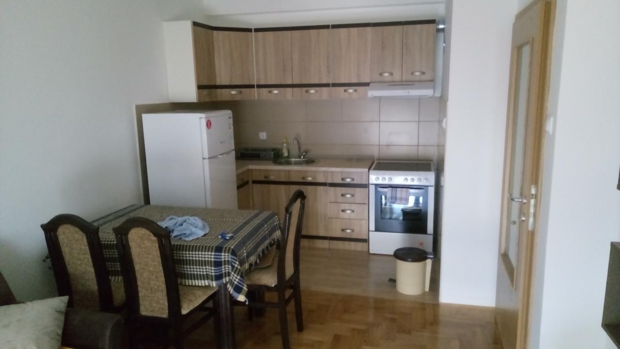 Apartman Τρέμπινιε Εξωτερικό φωτογραφία